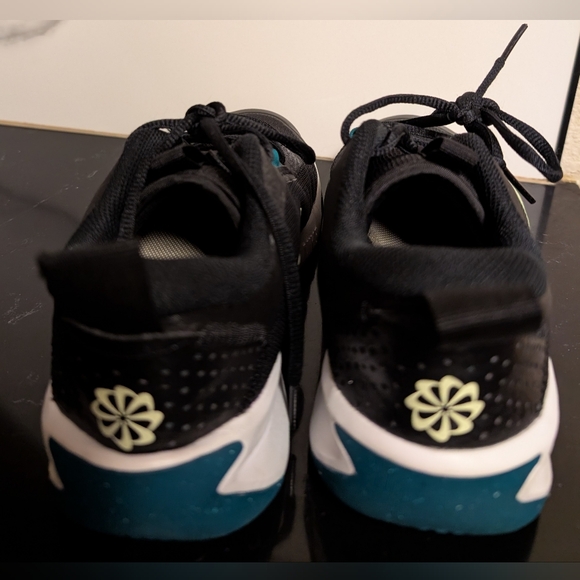 Nike Omni Multi Court Black Hardly Volt Sneakers Size 6Y MSRP $90 - Picture 9 of 11